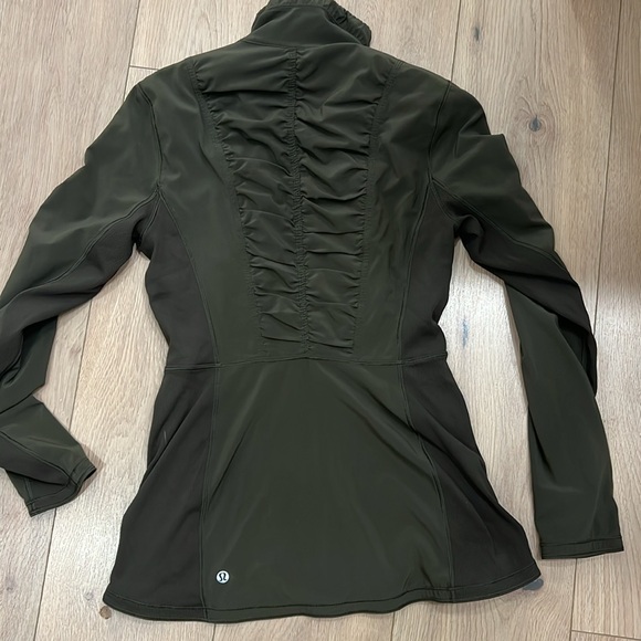 Lululemon Round Trip Jacket Dark Olive Size 6 - Picture 3 of 3
